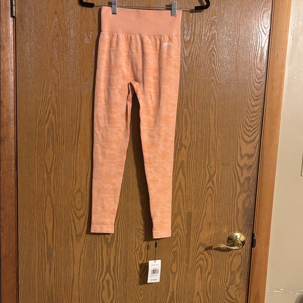 AYBL NWT Peach Camo Seamless Leggings Size S